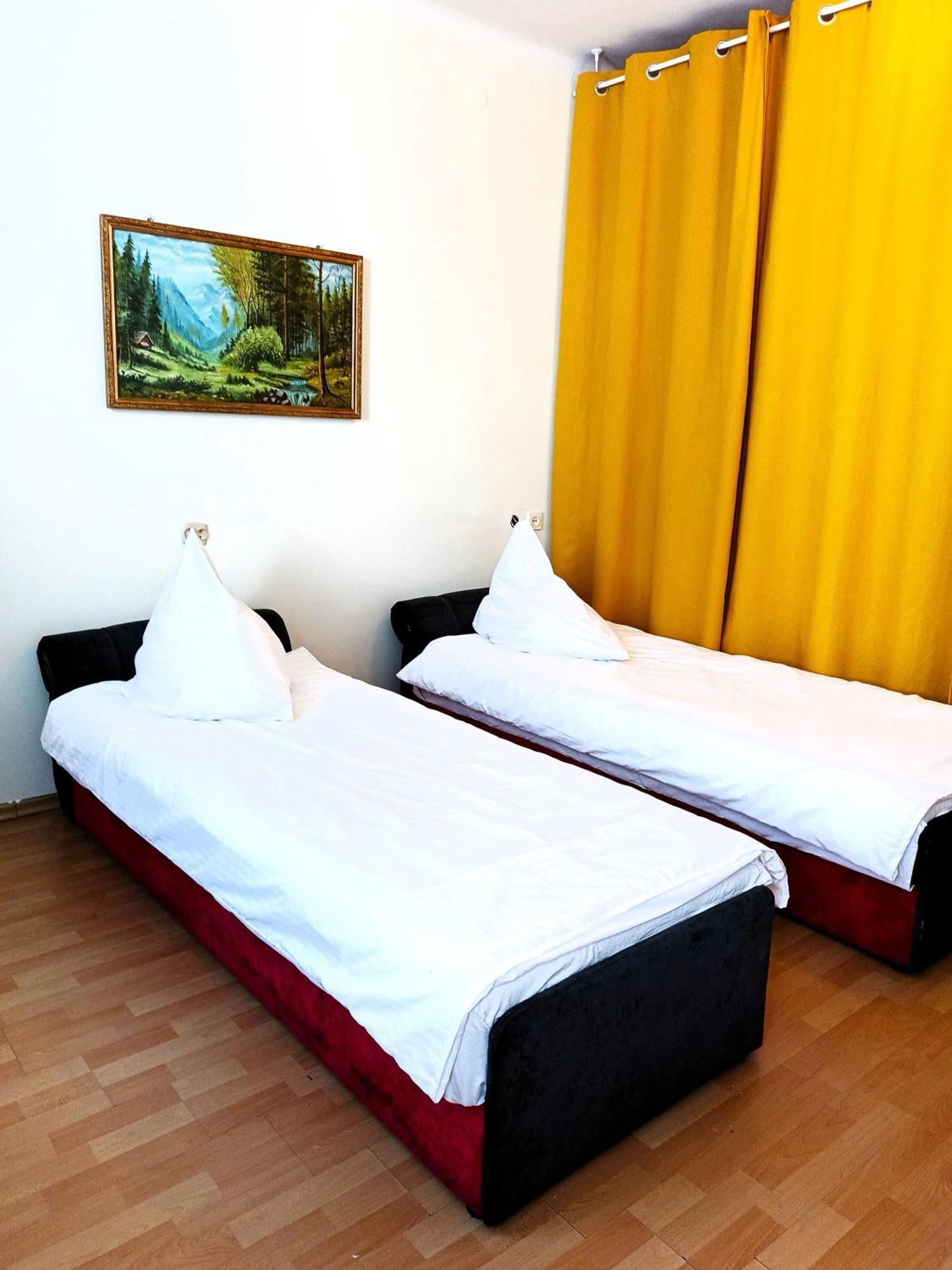 Hostel Omega 热舒夫 外观 照片