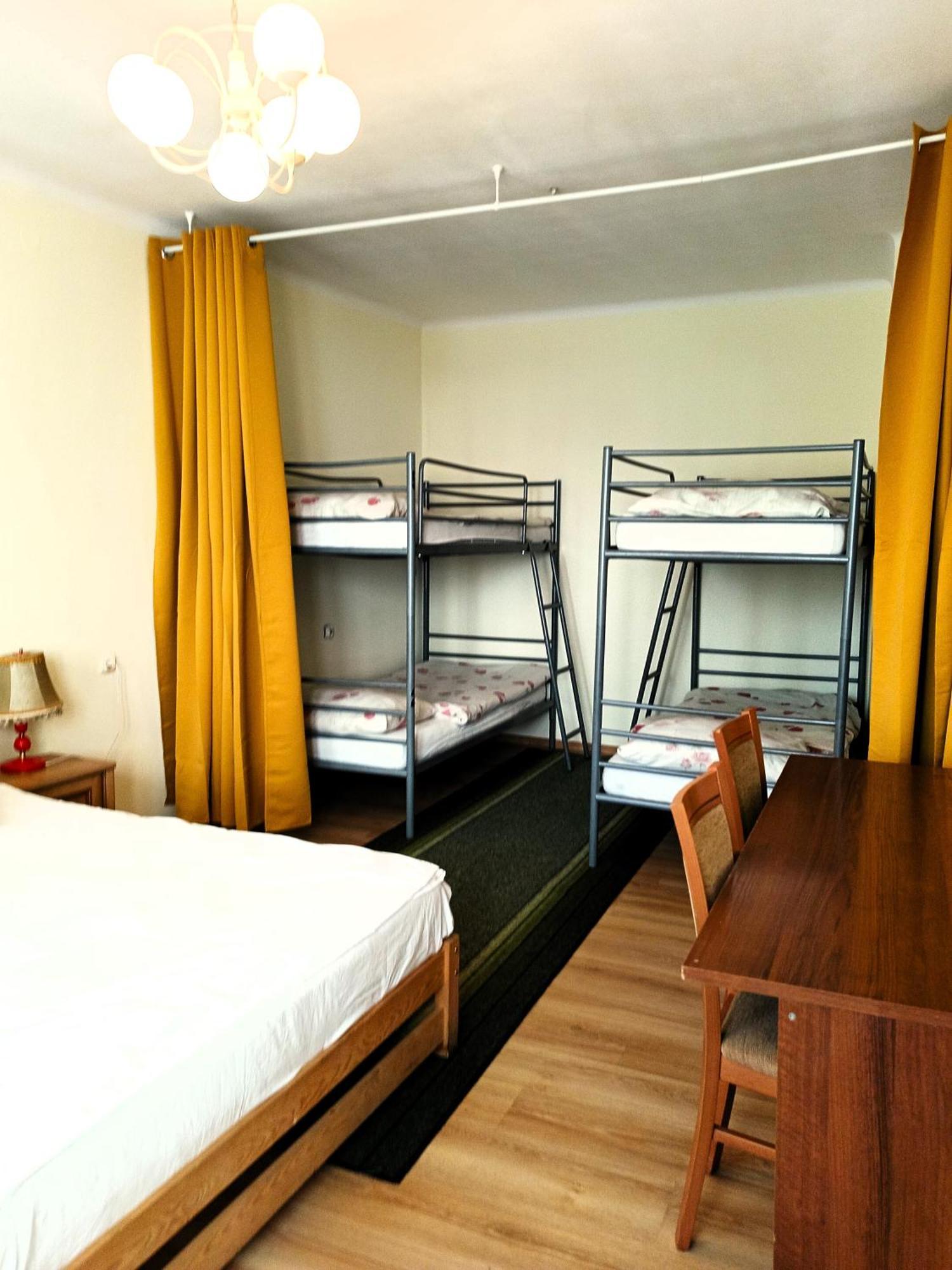 Hostel Omega 热舒夫 外观 照片