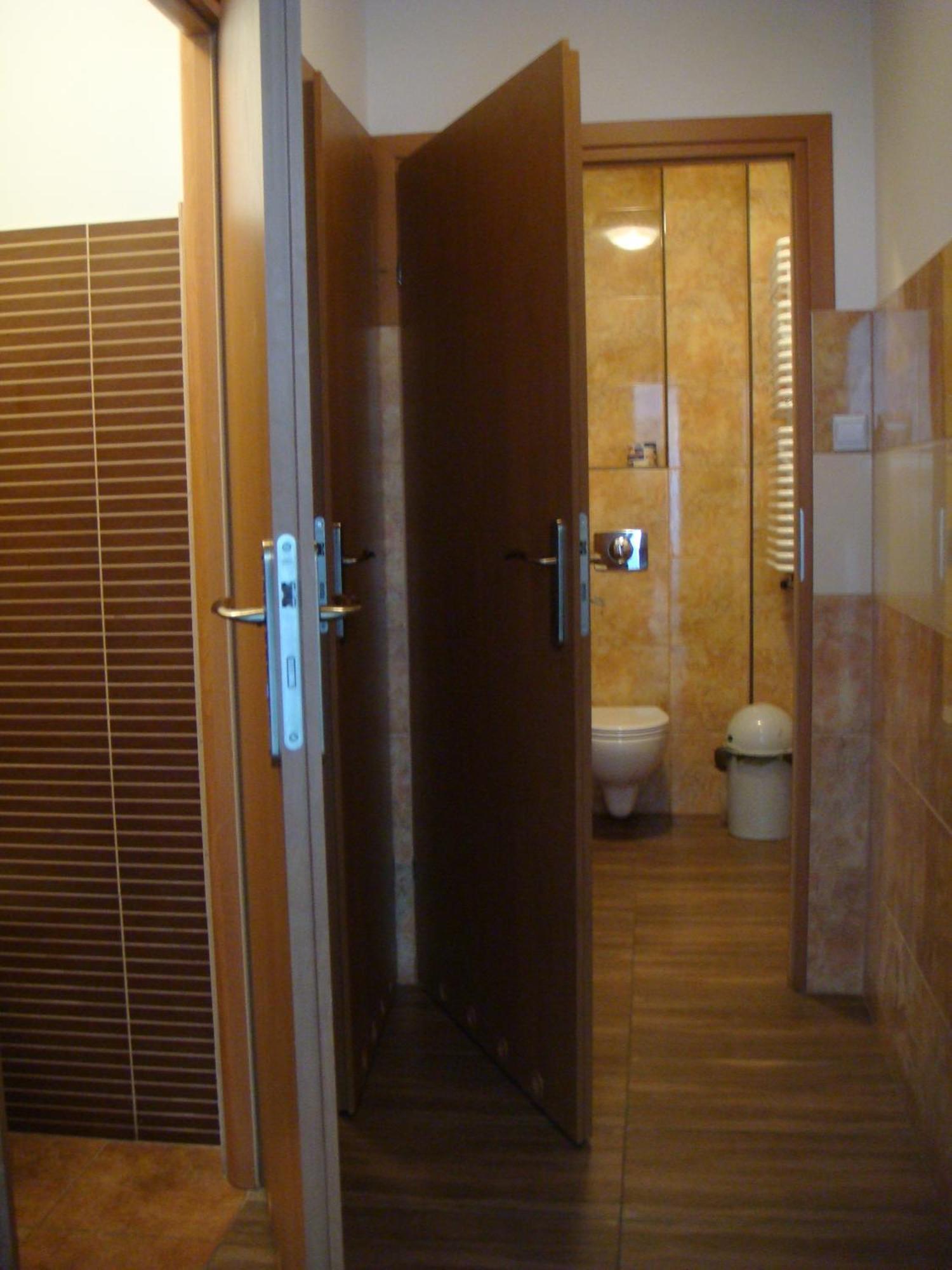 Hostel Omega 热舒夫 外观 照片