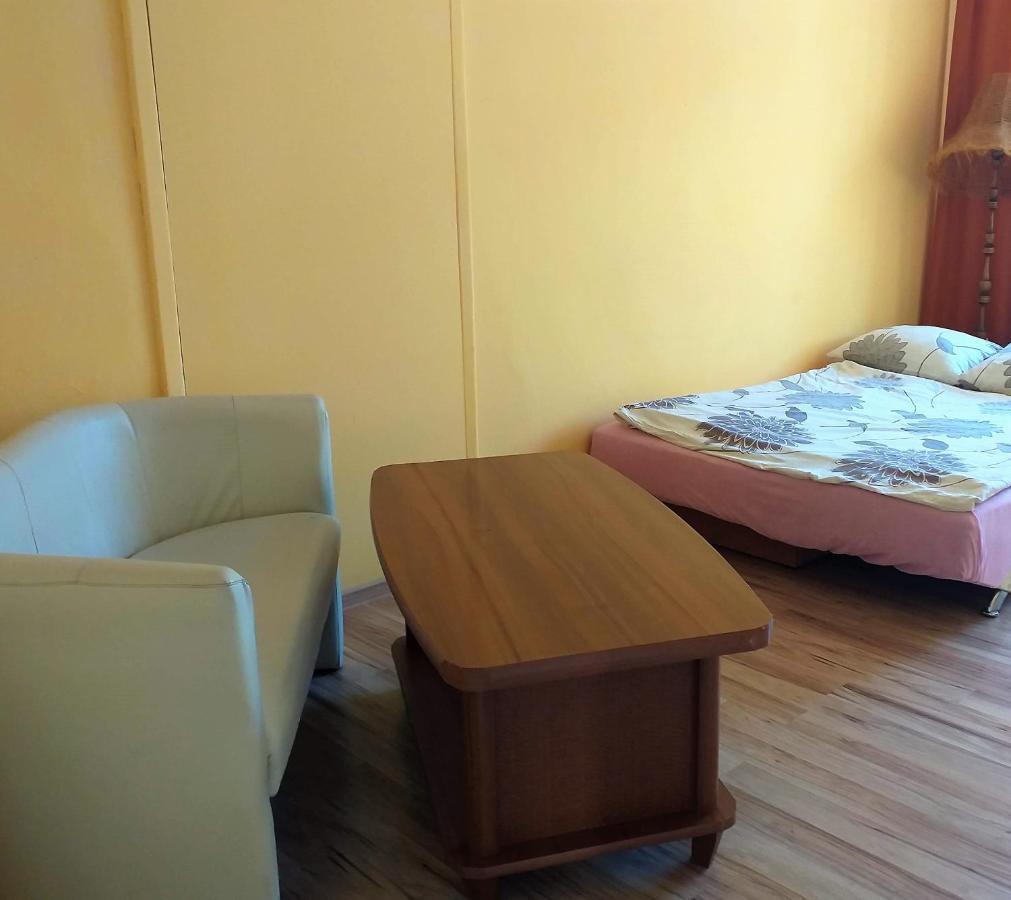 Hostel Omega 热舒夫 外观 照片